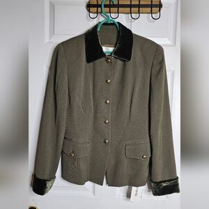 Dana Buchman Vintage Women’s Blazer Size 10 With Trim On Collar And Cuffs